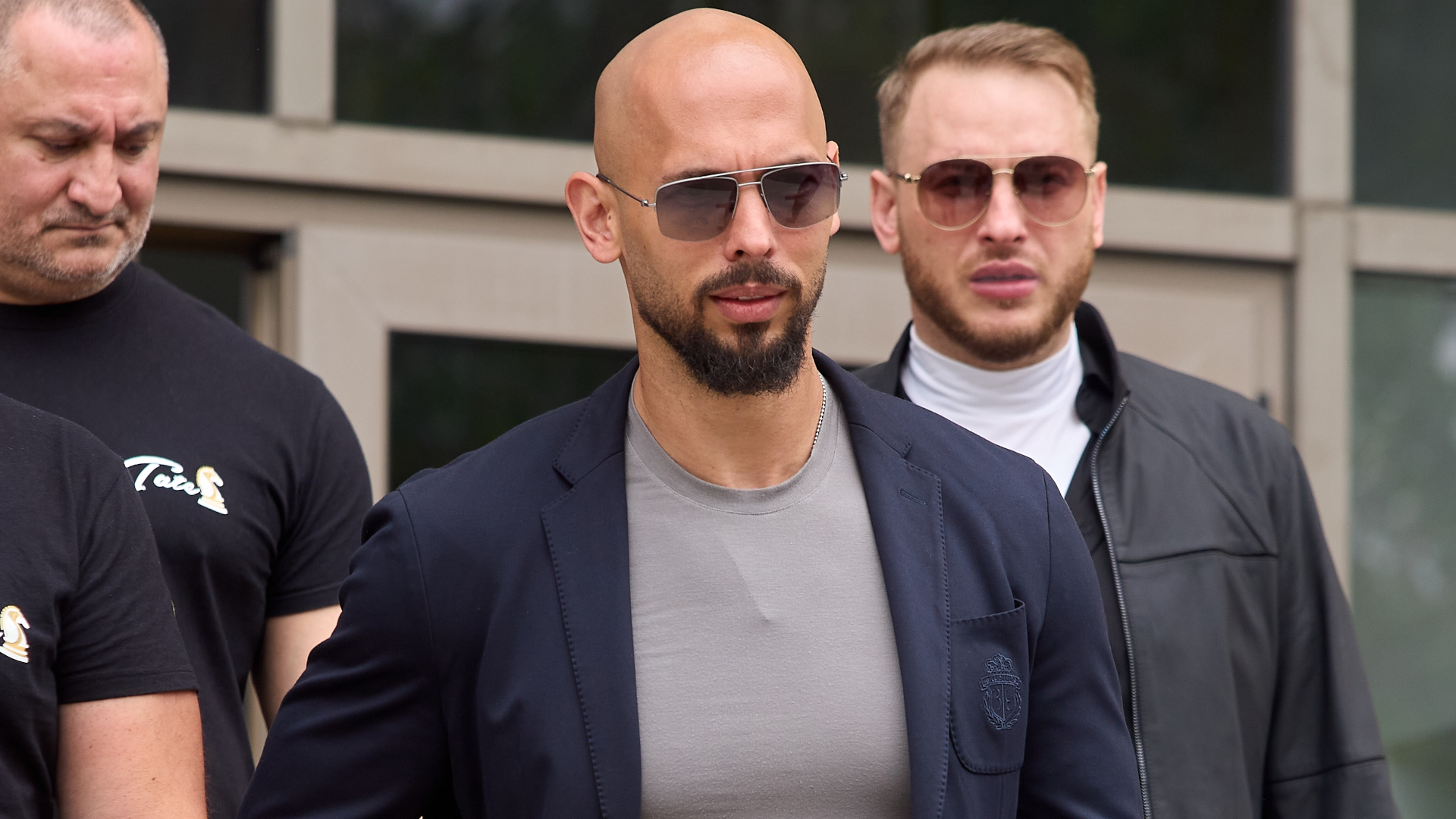 Influenceren bag Solana Meme Coin indgiver misbrugssøgsmål mod Andrew Tate.