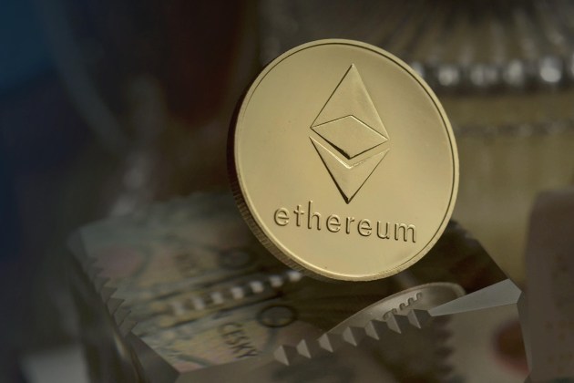 Ethereum oplever skarp stigning i ny vedtagelseshastighed midt i fortsatte prisudsving.