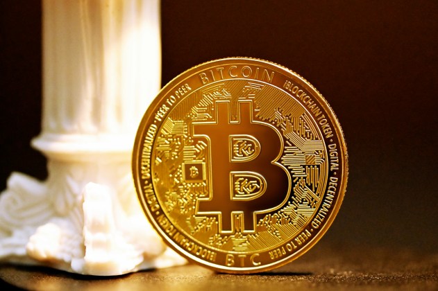 Bitcoin Konsolidering Tæt På $83.000 Kan Udløse Rally Efter Bullish MACD Kryds
