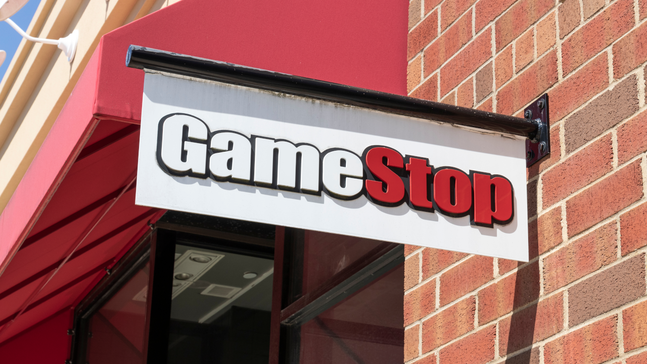 GameStop CEO køber aktier for $10,7 mio. i GME efter Bitcoin-push.