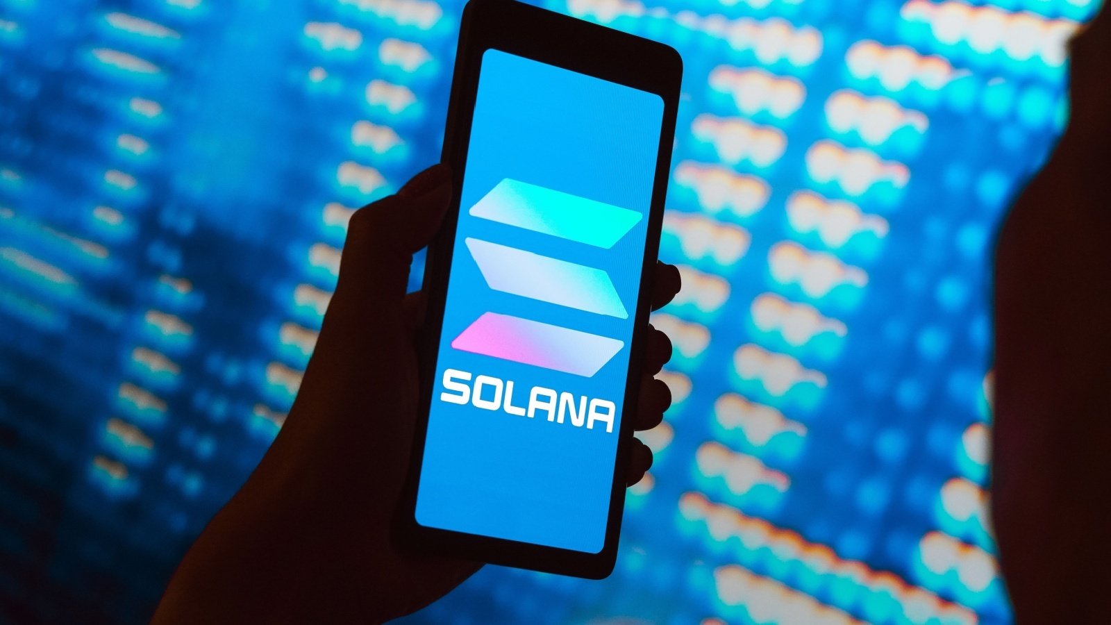 Solana, Cardano og Avalanche fører tabene på kryptomarkedet med fald på 5%
