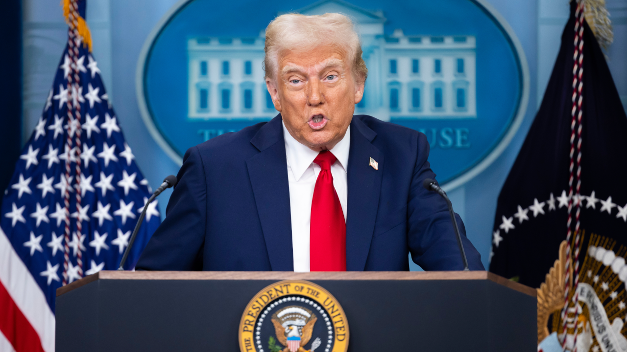 Hvad Trumps fyring af formanden for Federal Reserve ville betyde for Bitcoin—og den amerikanske økonomi