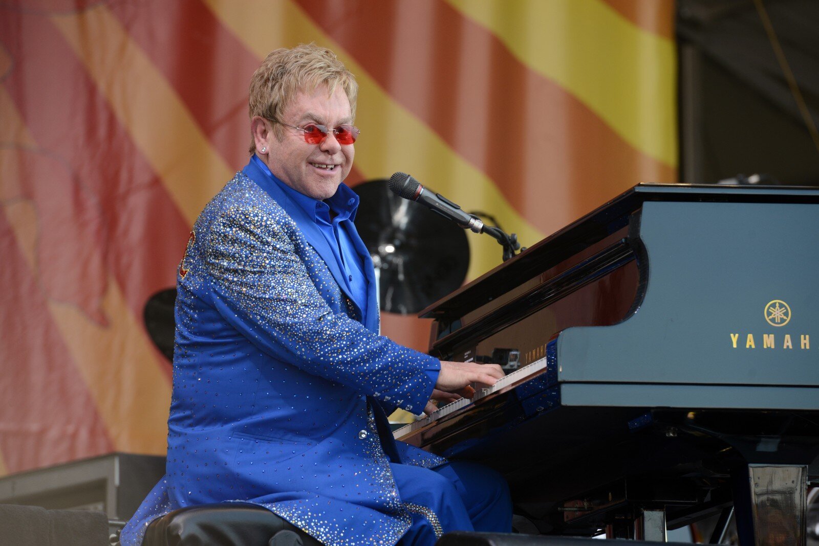 Elton John kritiserer Storbritanniens AI-ophavsretsplan som 'kriminel' tyveri af kreativt arbejde.