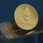 Ethereum-prisen stiger markant over $2.300, efter at detailinvestorerne tømmer deres beholdninger.