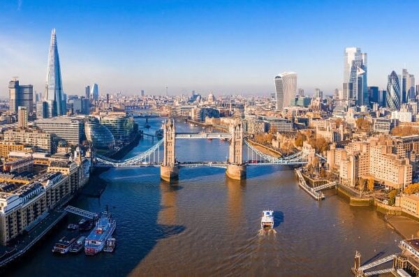 Amerikansk turist siger, at Bitcoin, XRP til en værdi af $123.000 blev stjålet efter tur med falsk Uber i London.