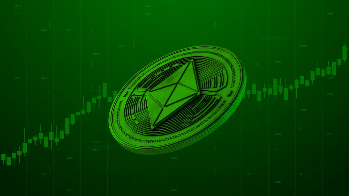 Ethereum stiger med to-cifrede tal til $2.400 efter Pectra-opgradering.