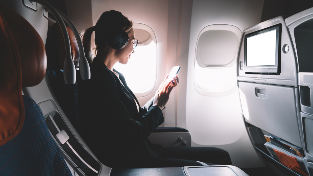 Denne smarte Google Beskeder trick lader dig bruge AI under flyvninger uden at betale for Wi-Fi-gebyrer.