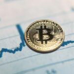 Bitcoin Open Interest sakker bagud, på trods af prisaktion over $100.000 - Analysefirmaet foreslår forsigtighed.