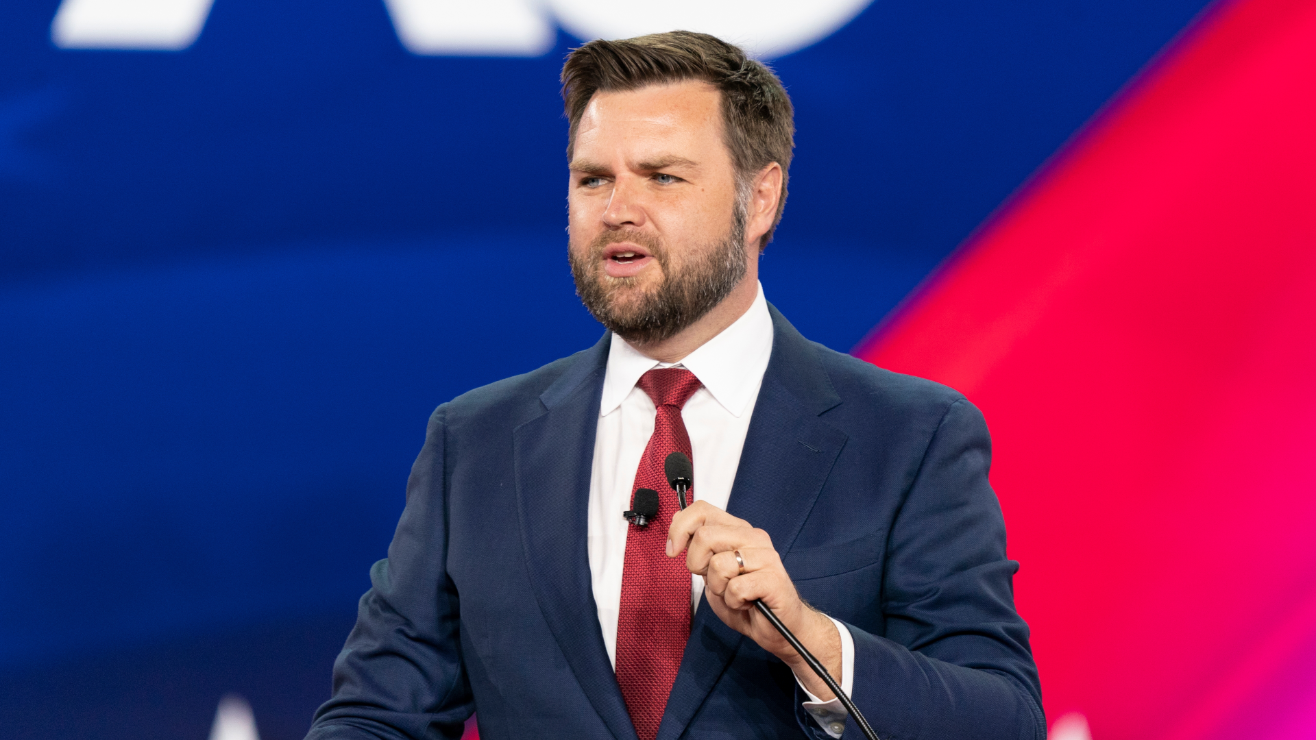Næstformand JD Vance vil være hovedtaler på Bitcoin-konferencen, efter at have fulgt Trumps eksempel.