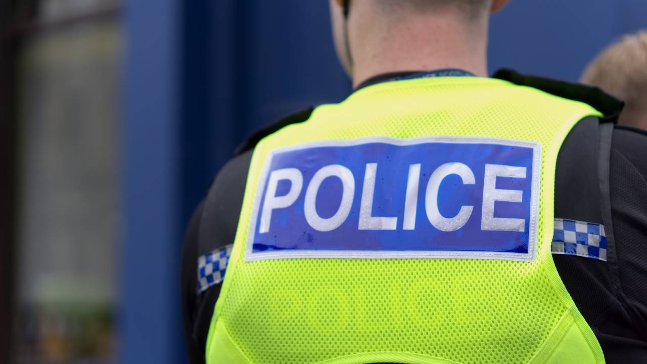 Britisk politi anholder tre i 20 millioner dollars krypto-svindelundersøgelse